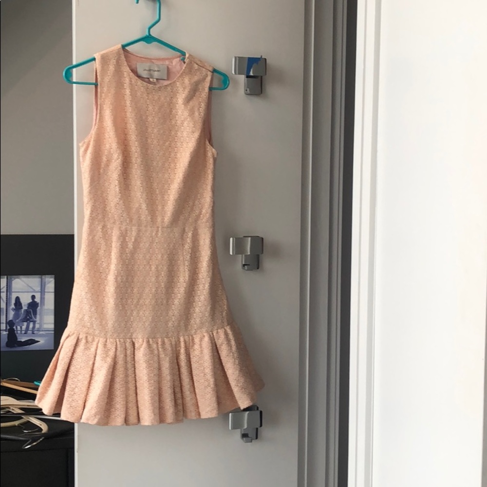 Beautiful light pink dress w keyhole in the back